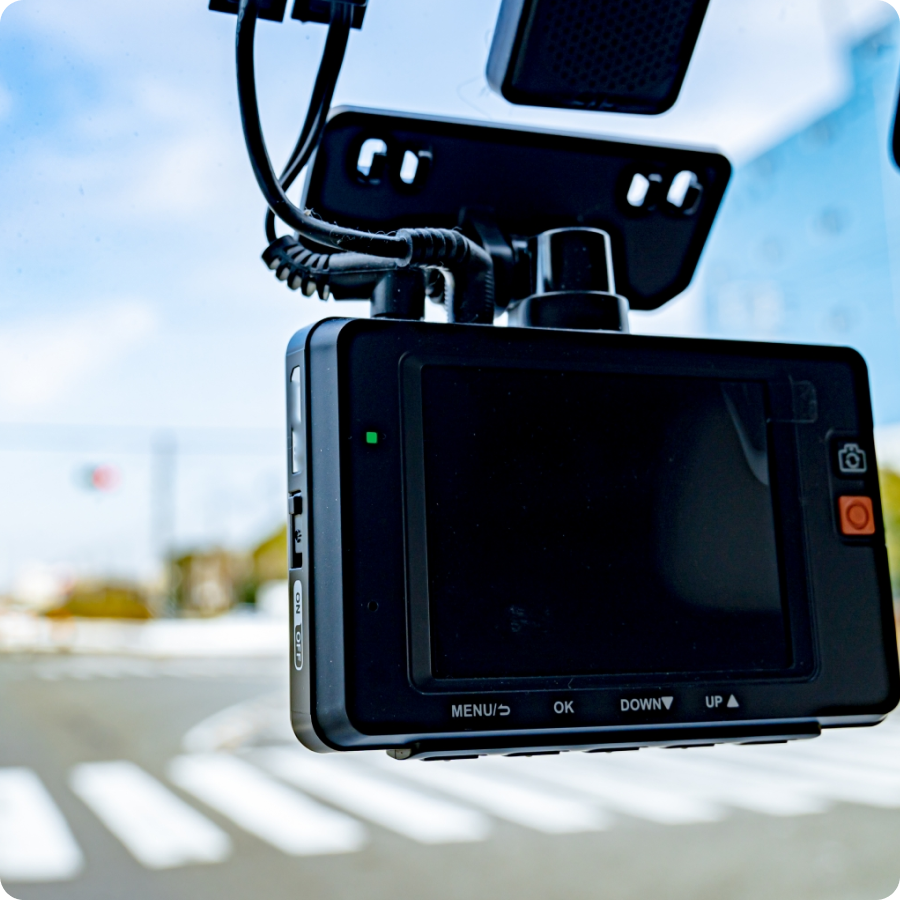 ドライブレコーダーを標準装備またはアプリ提供